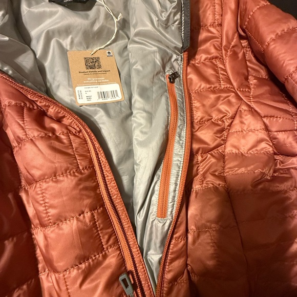 NWT Patagonia women’s Nano puff hoody jacket, XL, Burl Red color - Picture 7 of 8